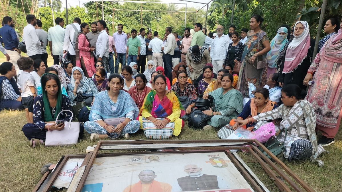 20 लाख शिक्षकों की नौकरी पर संकट: केंद्र से हस्तक्षेप की मांग, रामपुर से उठी बड़ी आवाज़