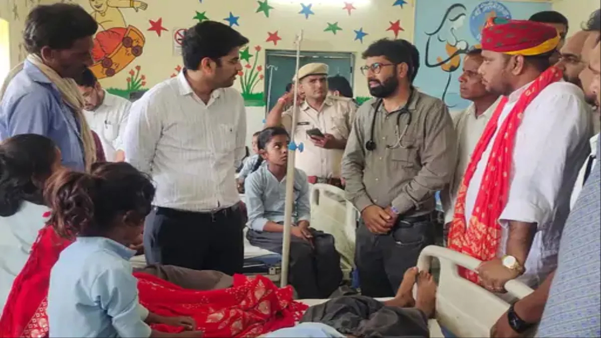 उदयपुर स्कूल में मिड-डे मील में छिपकली मिलने से हड़कंप: 40 बच्चे बीमार, जिला प्रशासन मौके पर