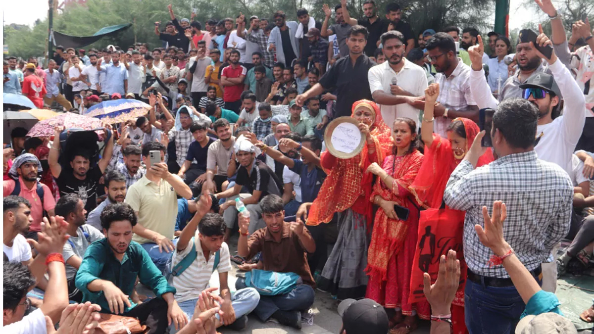 देहरादून में UKSSSC पेपर लीक विरोध प्रदर्शन में ‘फलीस्तीन जिंदाबाद’ नारों से उठा राजनीतिक विवाद