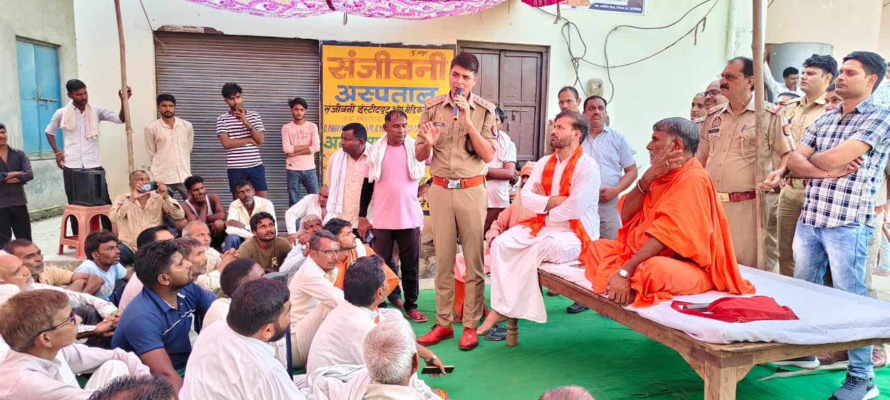 मुजफ्फरनगर के मुथरा गांव में हिन्दू पंचायत, पुलिस को 7 दिन का अल्टीमेटम, धरना स्थगित