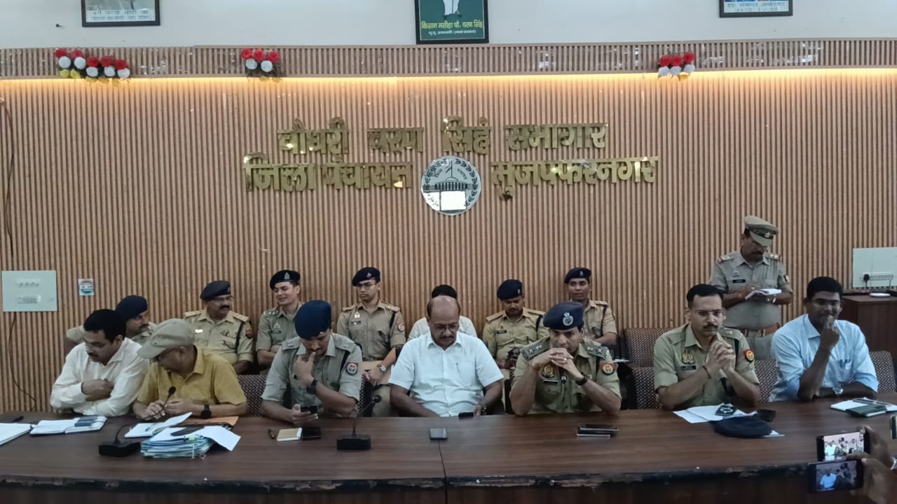 मुजफ्फरनगर में त्योहारों की तैयारी, DM-SSP ने की पीस कमेटी की बैठक