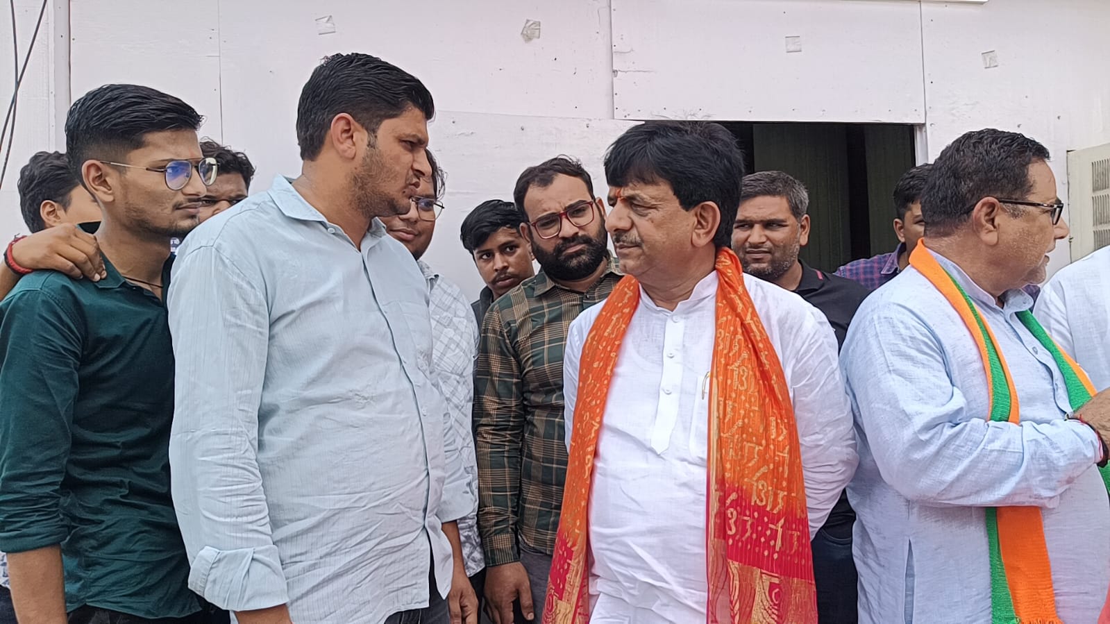 मुजफ्फरनगर के भाजपा नेता व 9 व्यापारी नेपाल में हिंसा में फंसे, परिवारों ने लगाई मदद की गुहार