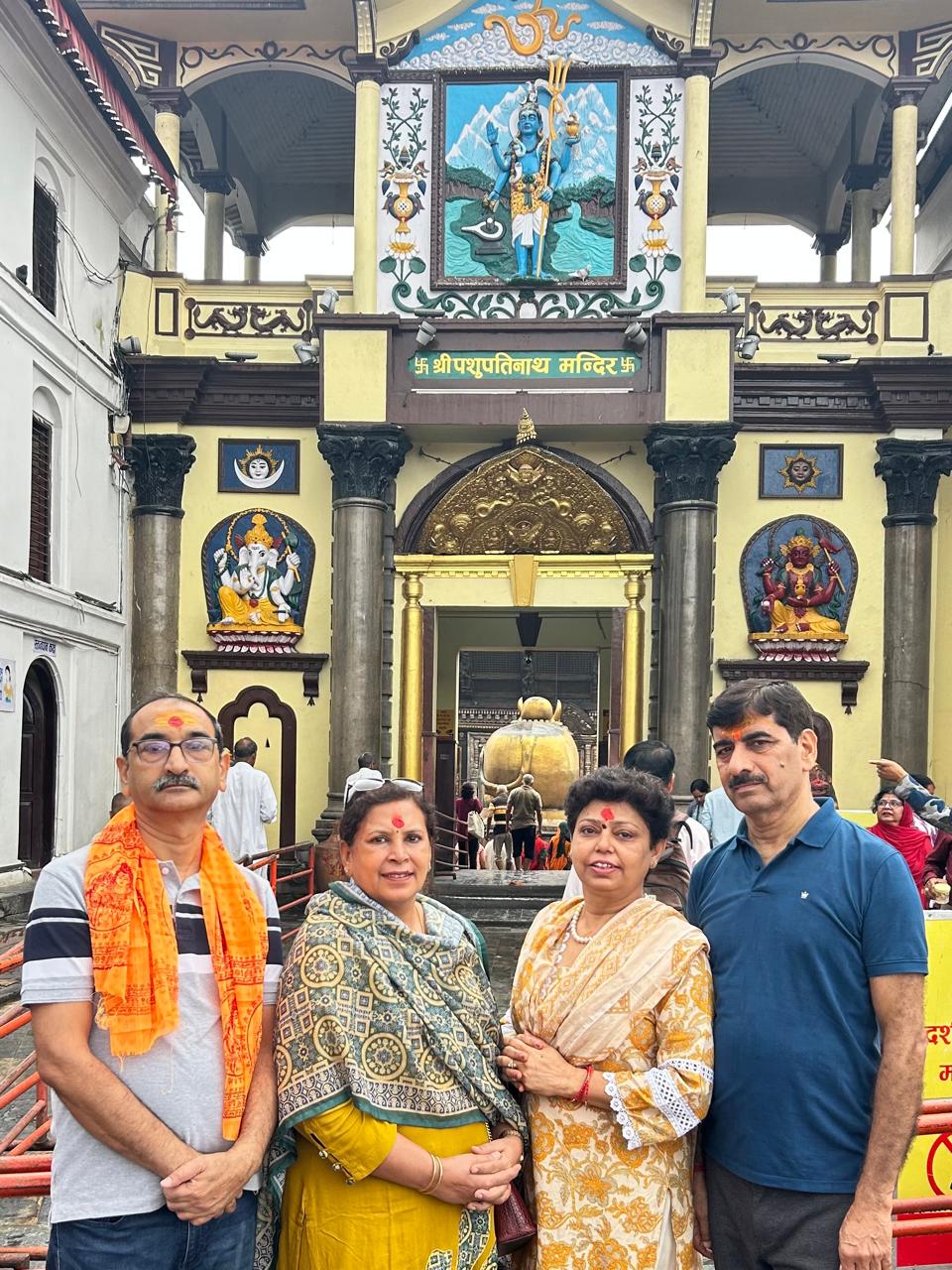काठमांडू की हिंसा में फंसा गाजियाबाद का परिवार: आग, गोलीबारी और मौत के बीच होटल में कैद, बोले -
