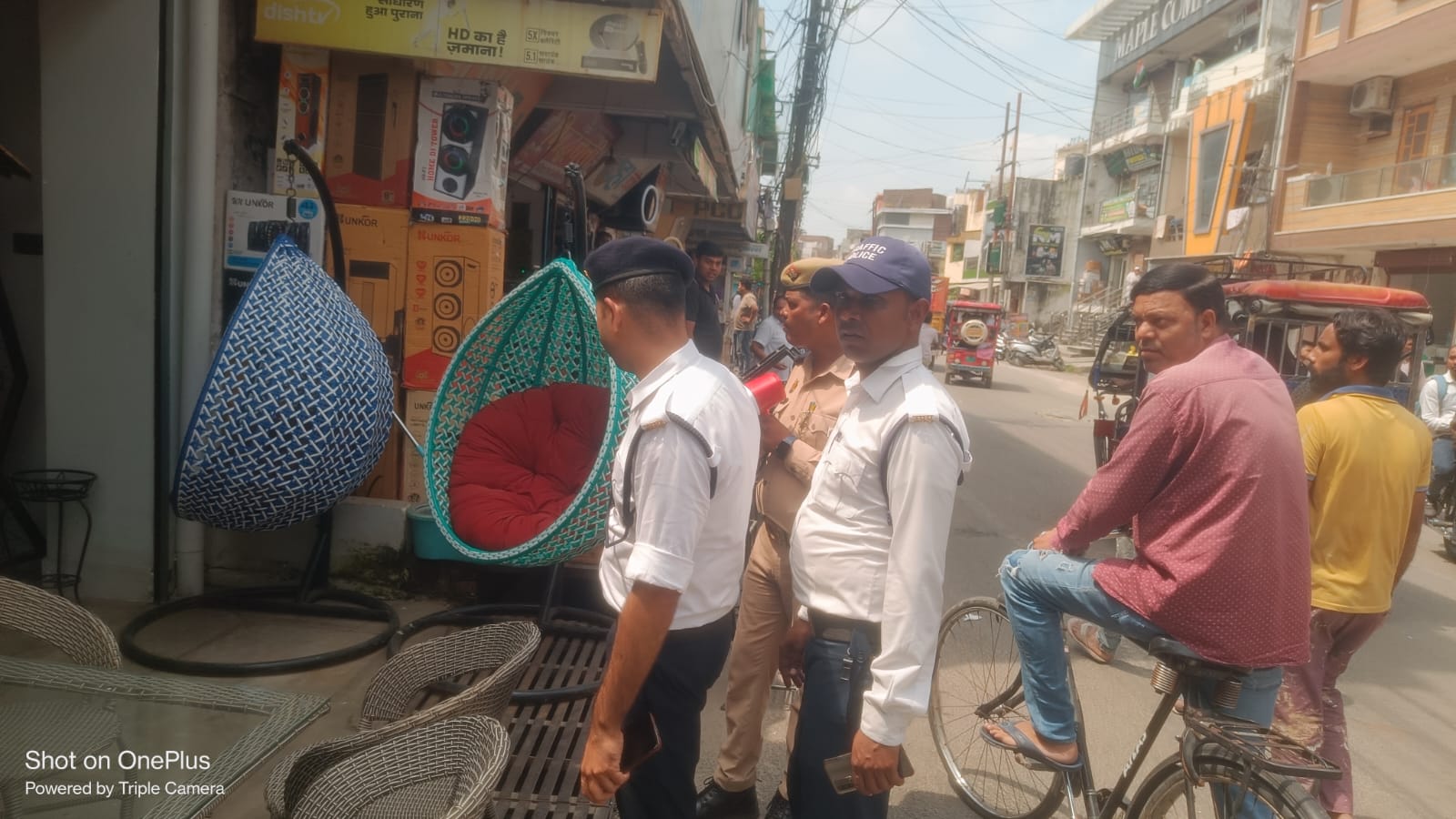 मुजफ्फरनगर में यातायात पुलिस का अतिक्रमण हटाओ अभियान, 145 वाहनों का चालान