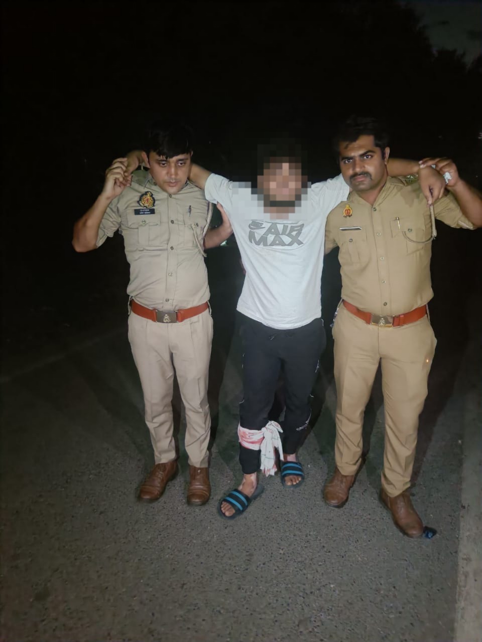 गाजियाबाद पुलिस ने मुठभेड़ में कुख्यात बदमाश को किया गिरफ्तार,साथी फरार