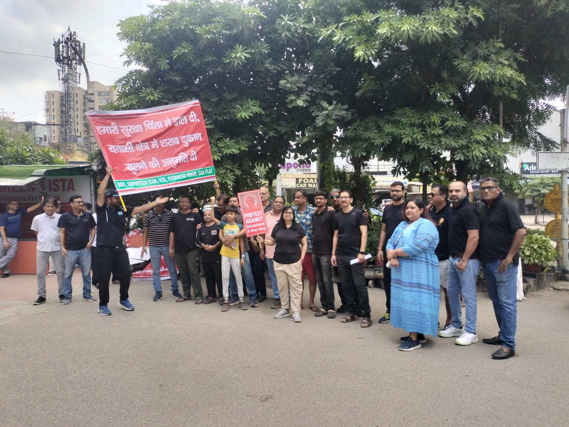 गाजियाबाद में शराब ठेके और ग्रीन बेल्ट अतिक्रमण के खिलाफ सड़कों पर उतरे लोग, भारी विरोध प्रदर्शन