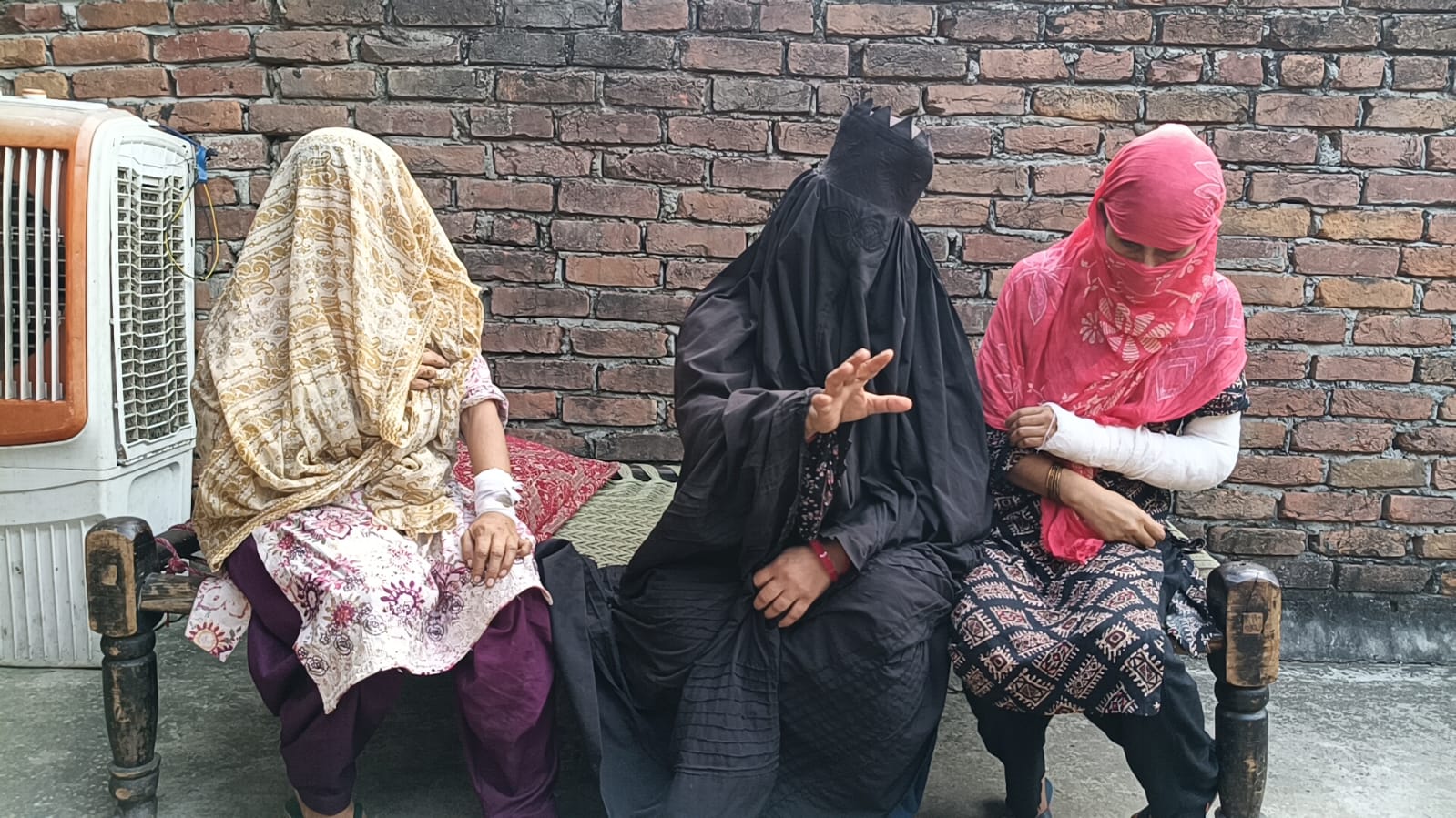 मुजफ्फरनगर में पति-पत्नी के झगड़े ने लिया हिंसक रूप, बहू के परिजनों ने ससुराल में बोला हमला, कई घायल