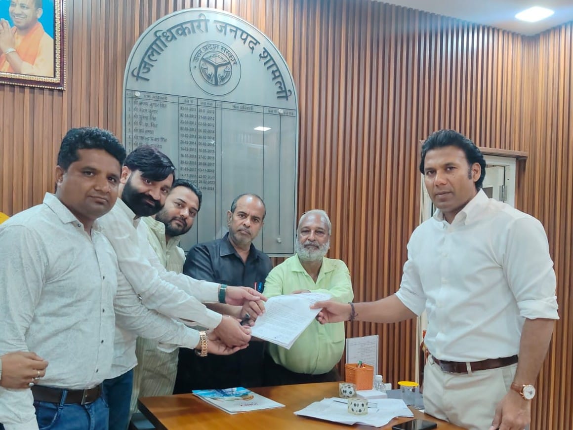 शामली में ग्रामीण पत्रकार एसोसिएशन ने डीएम को सौंपा सात सूत्री ज्ञापन, कार्यालय-बीमा-पेंशन की मांग