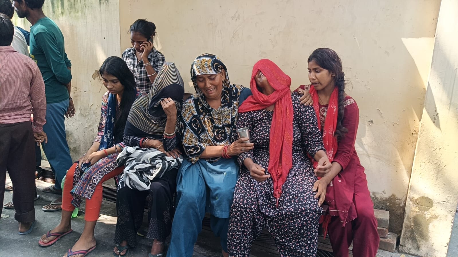 मुजफ्फरनगर में कक्षा 4 के मुकुल की हत्या, परिवार ने लगाया पड़ोसी पर आरोप, इंसाफ की मांग