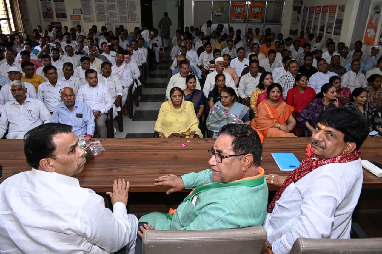 प्रधानमंत्री नरेंद्र मोदी घुटने टेकते नहीं, घुटने टिकवाते हैं- नरेन्द्र कश्यप