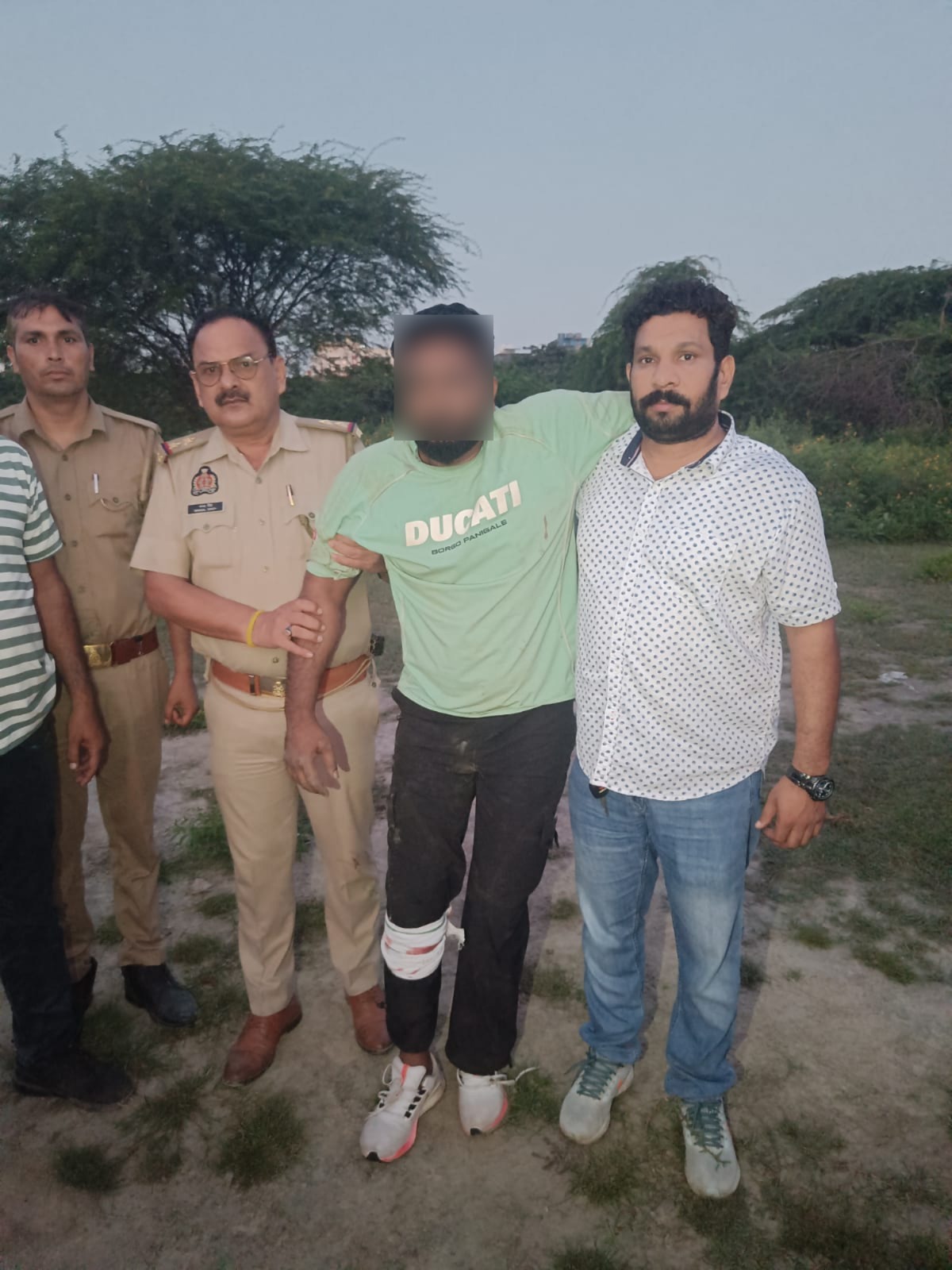 गाजियाबाद में मुठभेड़: दो शातिर वाहन चोर गिरफ्तार, फॉर्च्यूनर और स्विफ्ट कार बरामद
