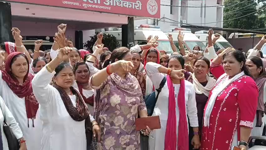 मुजफ्फरनगर में आशाओं ने किसान नेता शाह आलम के खिलाफ खोला मोर्चा, माफी की मांग