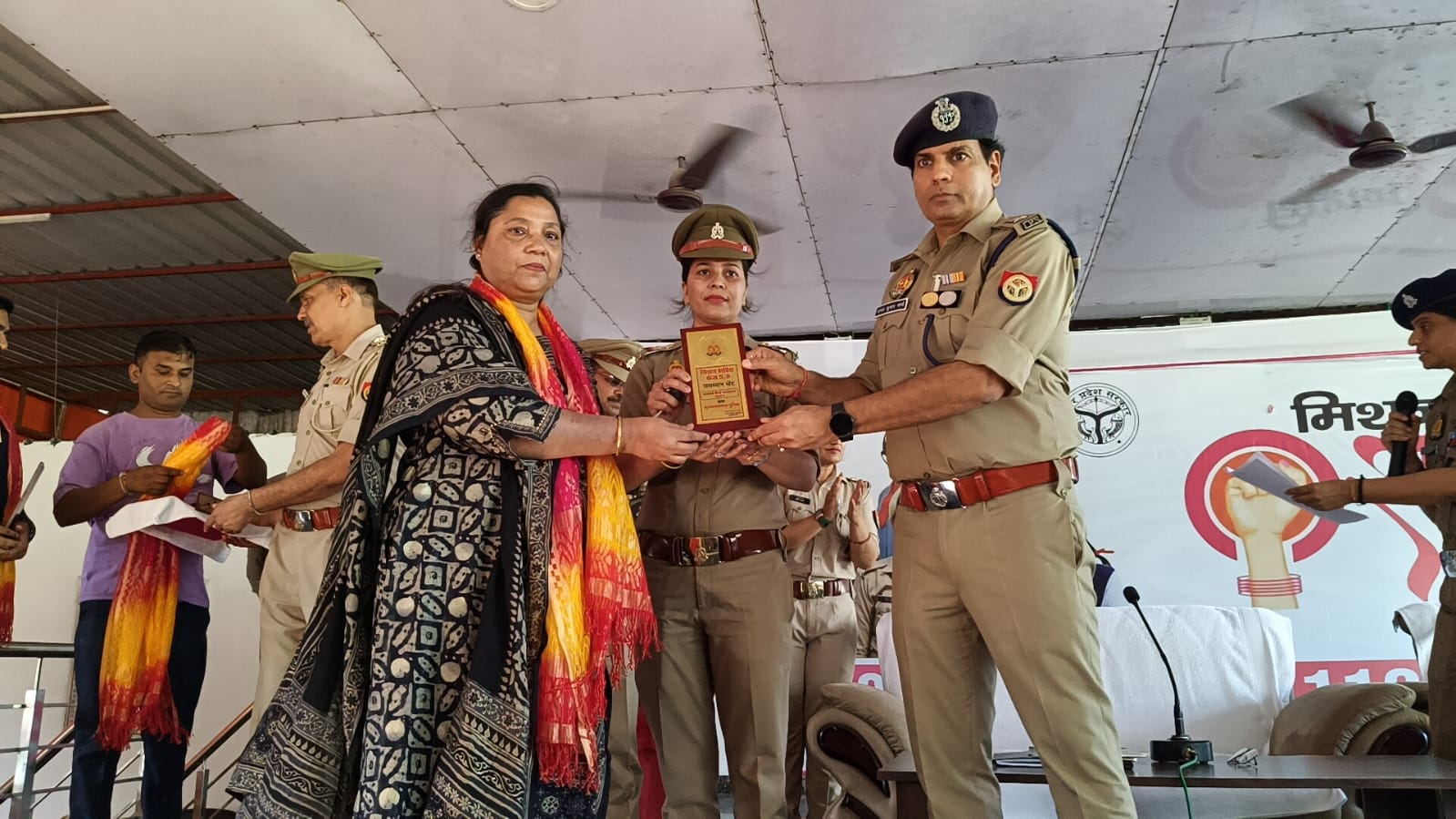 मुज़फ्फरनगर में मिशन शक्ति की पहल: 11 टूटते रिश्तों को जोड़कर दिया नई शुरुआत का गुलाब