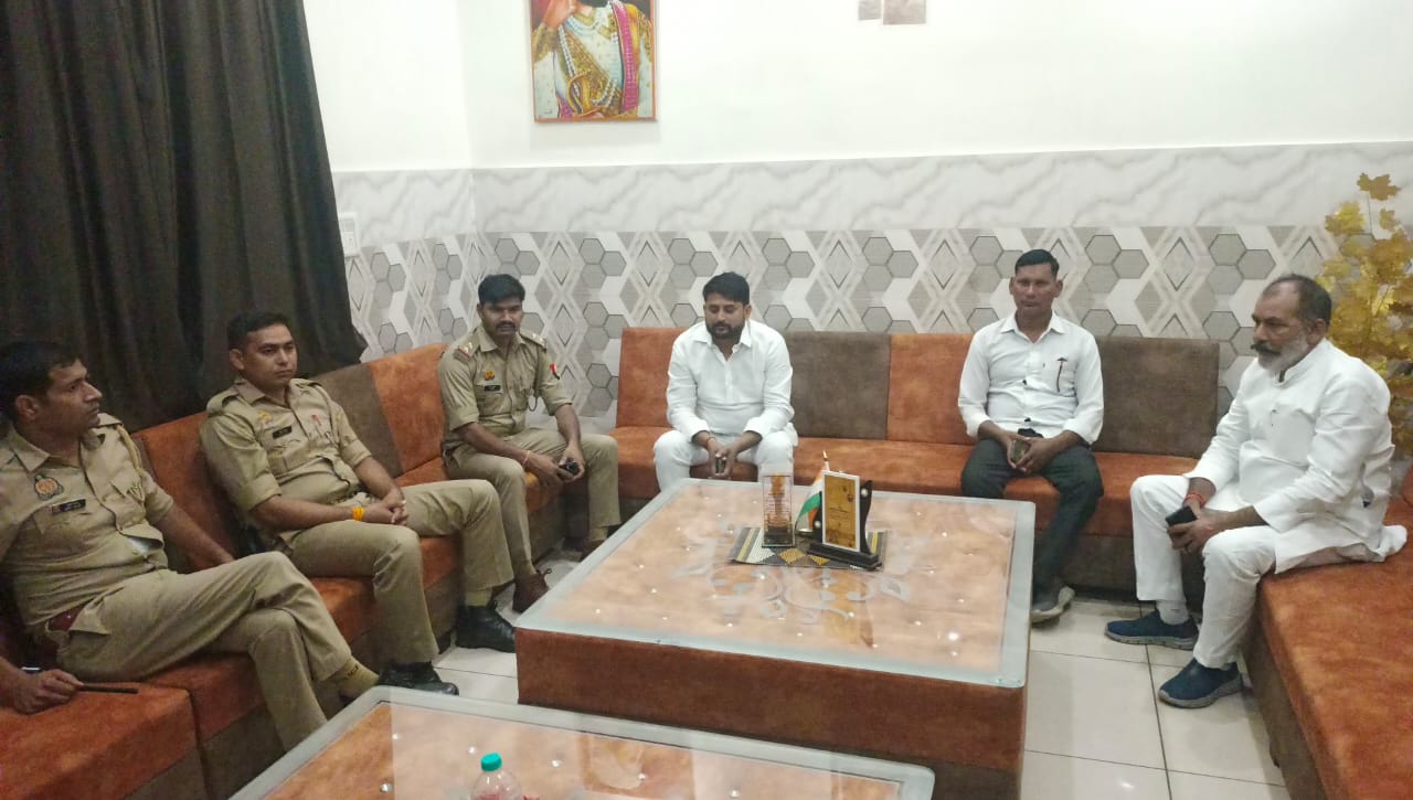 मुजफ्फरनगर में राष्ट्रीय गुर्जर स्वाभिमान संघर्ष समिति के जिलाध्यक्ष के घर पहुंची पुलिस, किया नजरबंद!