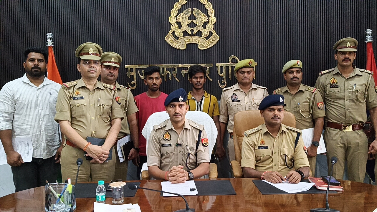 मुजफ्फरनगर पुलिस ने दो शातिर चोरों को दबोचा, 9 चोरी की बाइक और तमंचा बरामद