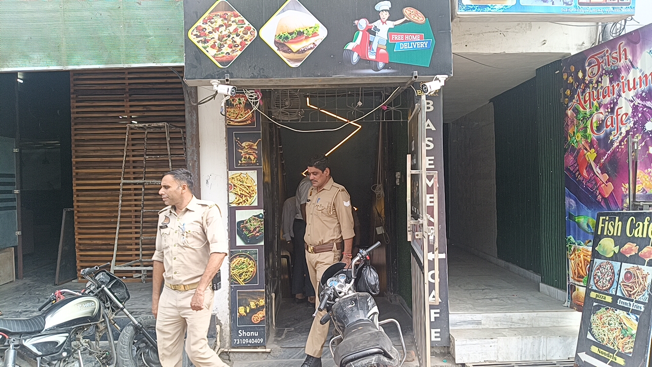 मुजफ्फरनगर पुलिस ने डार्क रूम वाले कैफे पर मारा छापा: कम उम्र के छात्र-छात्राओं के साथ अनैतिक गतिविधियों का खुलासा, मालिक फरार