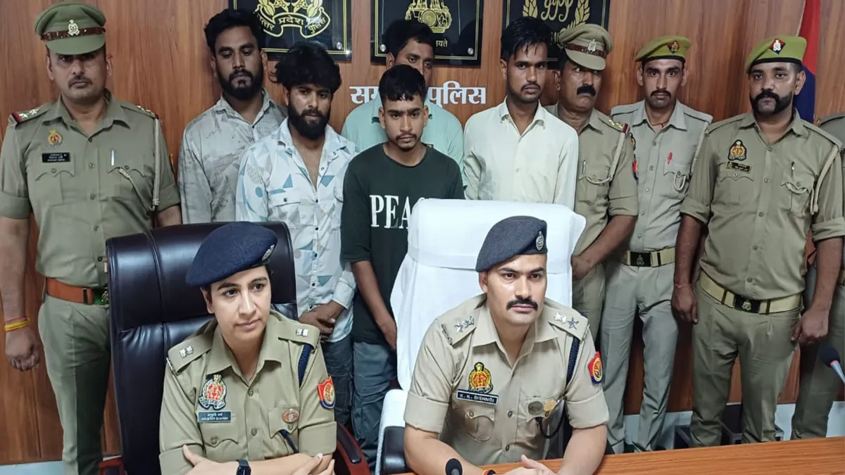 लोन के बहाने अश्लील फोटो से ब्लैकमेल कर रंगदारी वसूलने वाले 5 गिरफ्तार