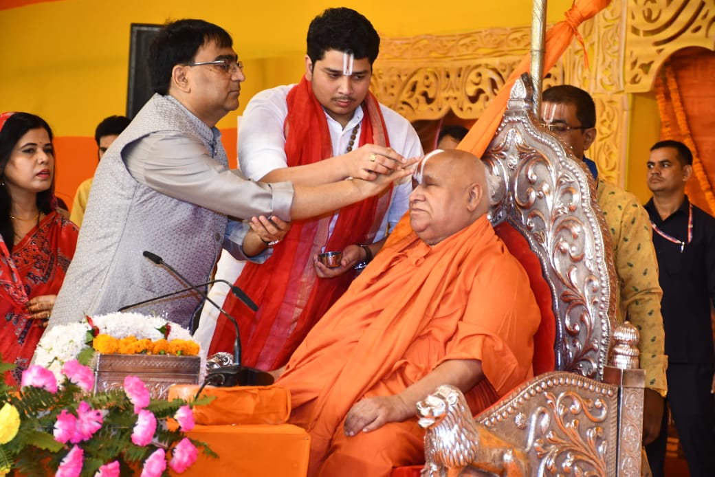 बिजेथुआ महोत्सव में गूंजा 'जय श्रीराम' और 'हर-हर महादेव' | रामभद्राचार्य का अद्भुत प्रवचन