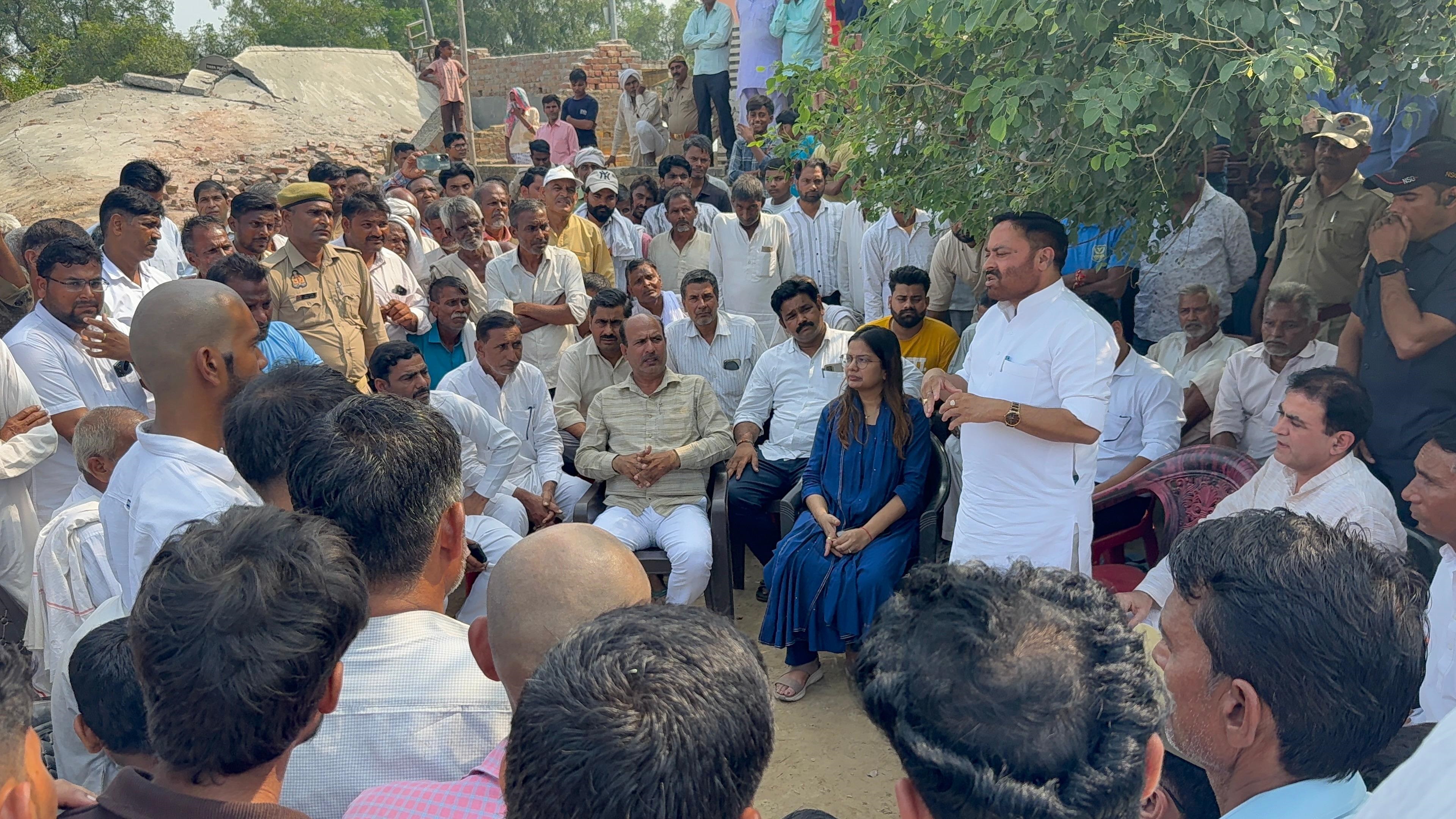 मुजफ्फरनगर में छत गिरने से हुई मौत पर मंत्री अनिल कुमार ने बंधाया ढांढस, तत्काल सहायता के निर्देश