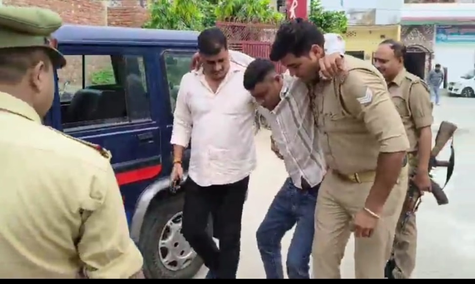 मुजफ्फरनगर के बुढ़ाना में आपत्तिजनक वीडियो डालने वाला नदीम मुंबई से गिरफ्तार, थाने में मांगी माफी