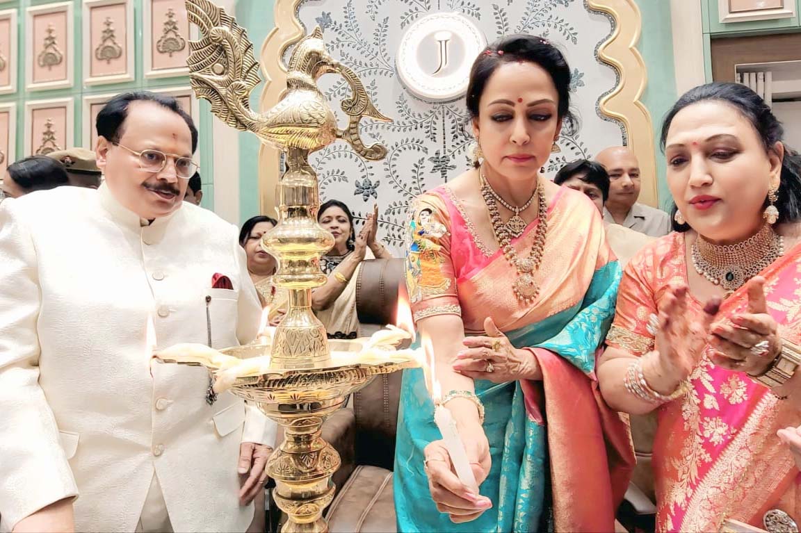 मेरठ में  हेमा मालिनी के उद्घाटन के 35 दिन बाद 'जैना ज्वेलर्स' को मिल गया नोटिस; 'सोने का महल' बना चर्चा का विषय