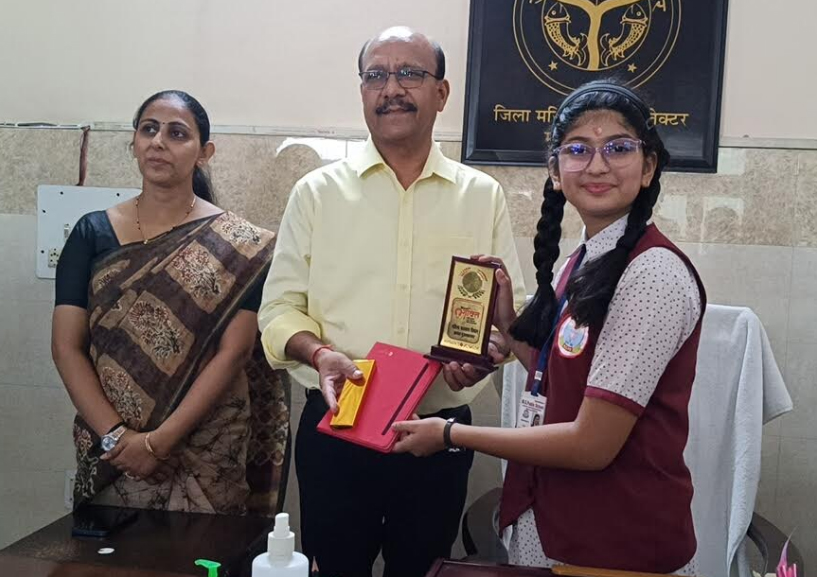 मुज़फ्फरनगर में छात्रा मैत्री शर्मा बनीं एक दिन की जिलाधिकारी, अपने ही कार्यालय में फरियादी बने डीएम उमेश मिश्रा