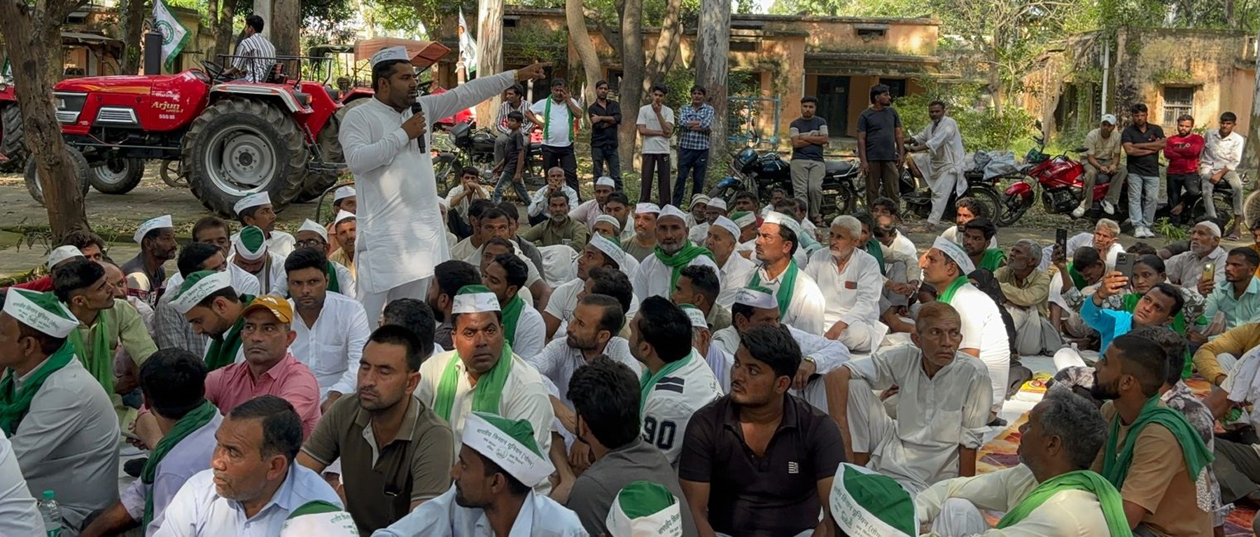 किसानों की समस्याओं को लेकर भाकियू (तोमर) का पुरकाजी ब्लॉक पर अनिश्चितकालीन धरना शुरू