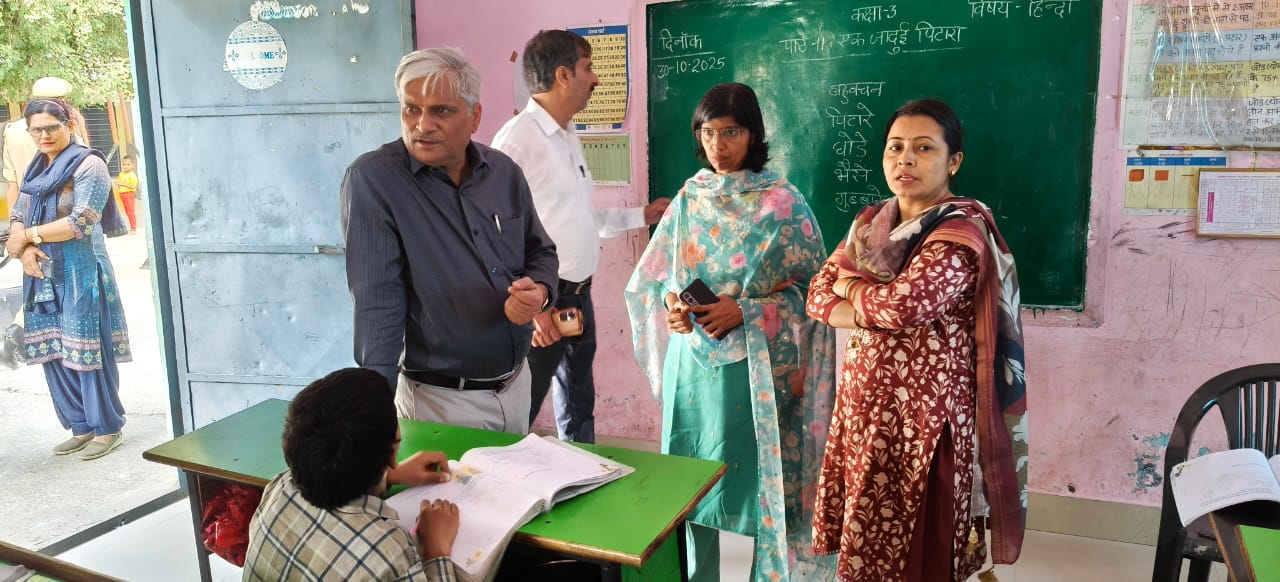 शामली सीडीओ ने किया कांधला के 4 विद्यालयों का औचक निरीक्षण, KGV में 4 माह से अनुपस्थित मिली अध्यापिका