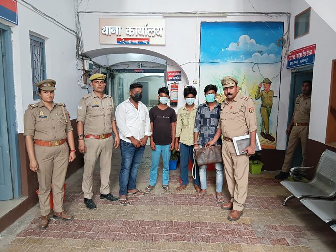देवबंद में ई-रिक्शा सवार से लूटा नकदी भरा बैग, मिशन शक्ति टीम ने चार बदमाशों को दबोचा