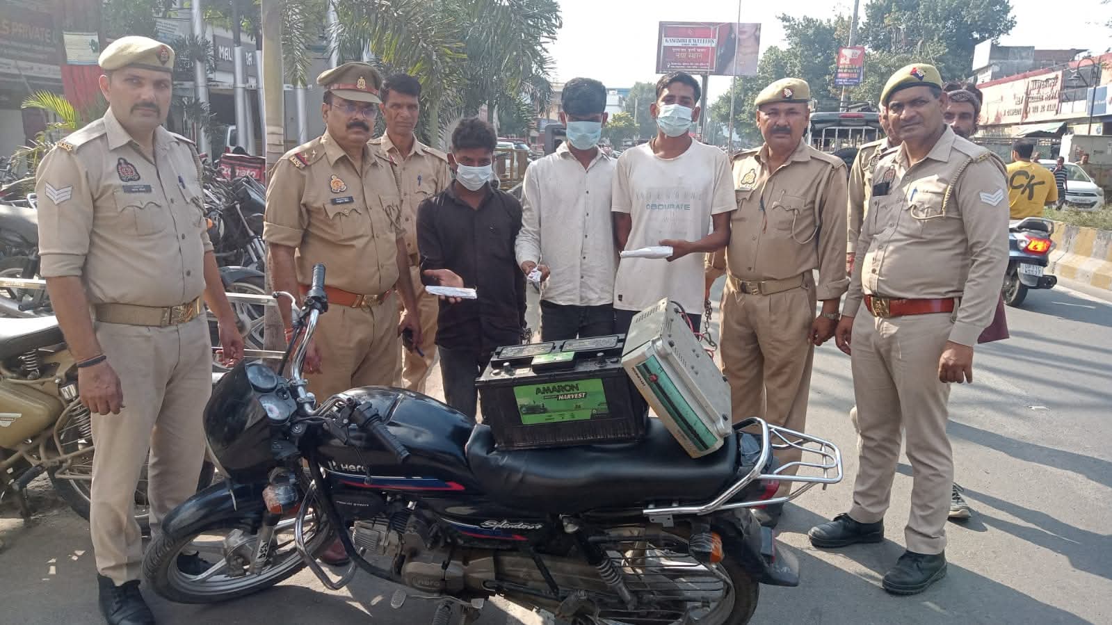 सहारनपुर में पुलिस मुठभेड़ में तीन बदमाश गिरफ्तार, अवैध असलहा और चोरी की बाइक बरामद