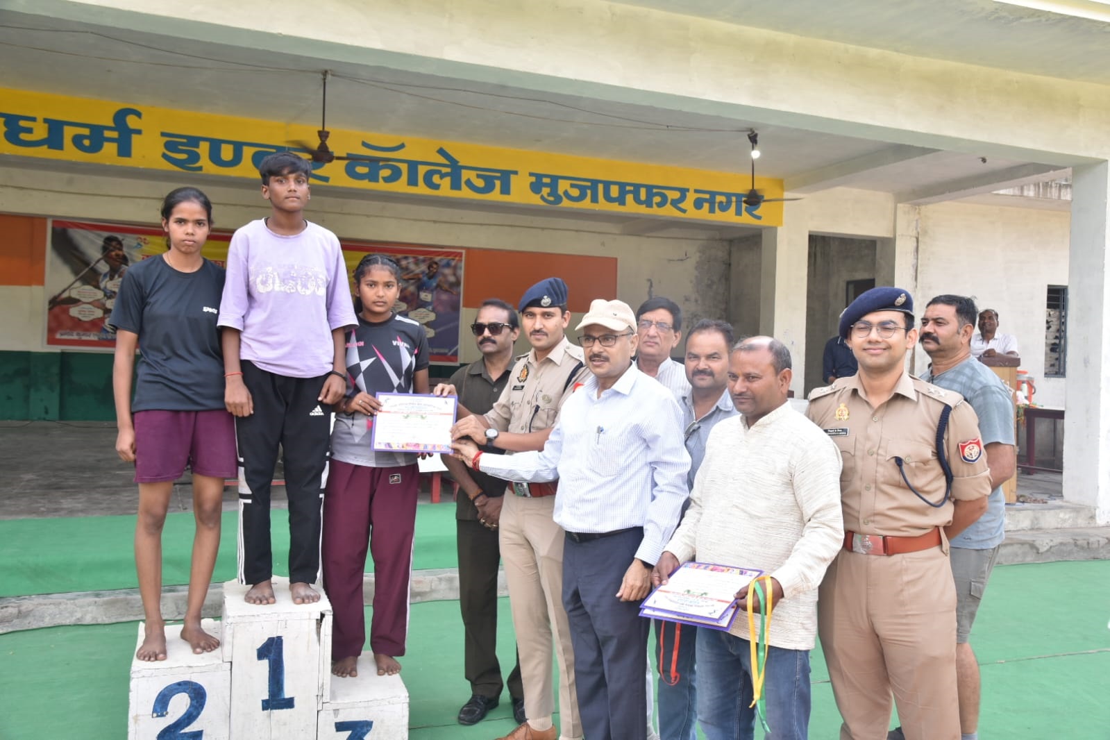 सनातन धर्म इंटर कॉलेज में एथलेटिक्स प्रतियोगिता, तांशी ने जीते 2 गोल्ड, एडीएम और एसपी सिटी ने बढ़ाया उत्साह
