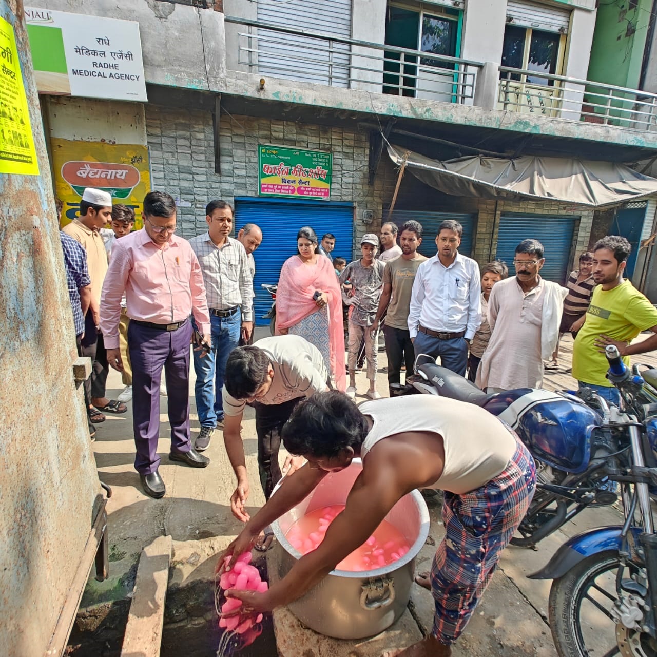मुजफ्फरनगर में FSDA का छापा, ₹52 हजार की 400 किलो मिलावटी मिठाई-सॉस नष्ट; 8 नमूने जांच को भेजे गए