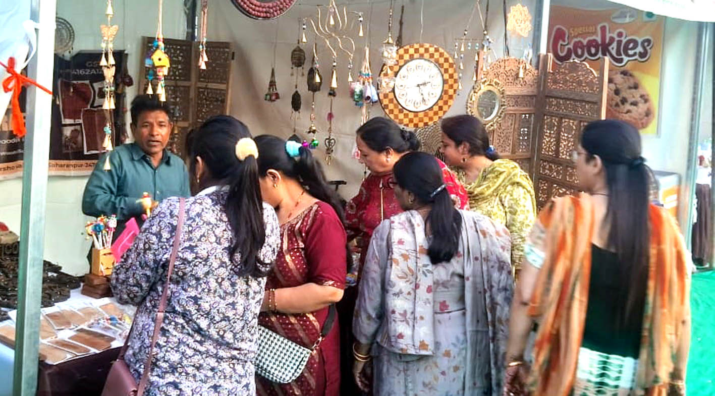 यूपी ट्रेड शो-2025: सहारनपुर में स्वदेशी मेले में दीपावली की खरीदारी जोरों पर, लाखों की बिक्री से स्टाल धारक उत्साहित