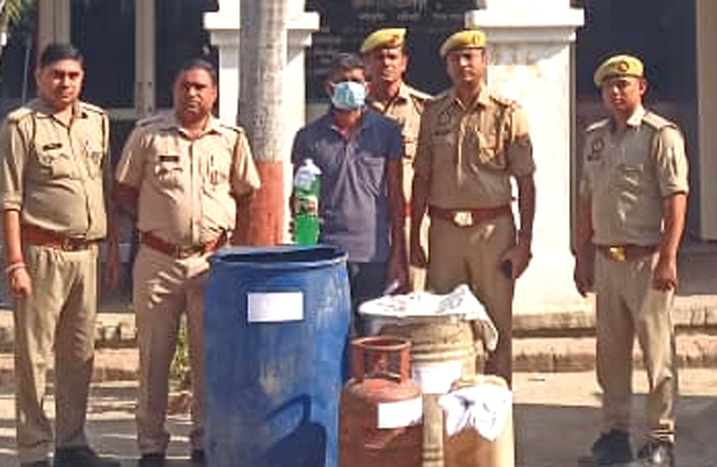 सहारनपुर पुलिस ने कच्ची शराब के साथ तस्कर दबोचा, लाहन और उपकरण बरामद