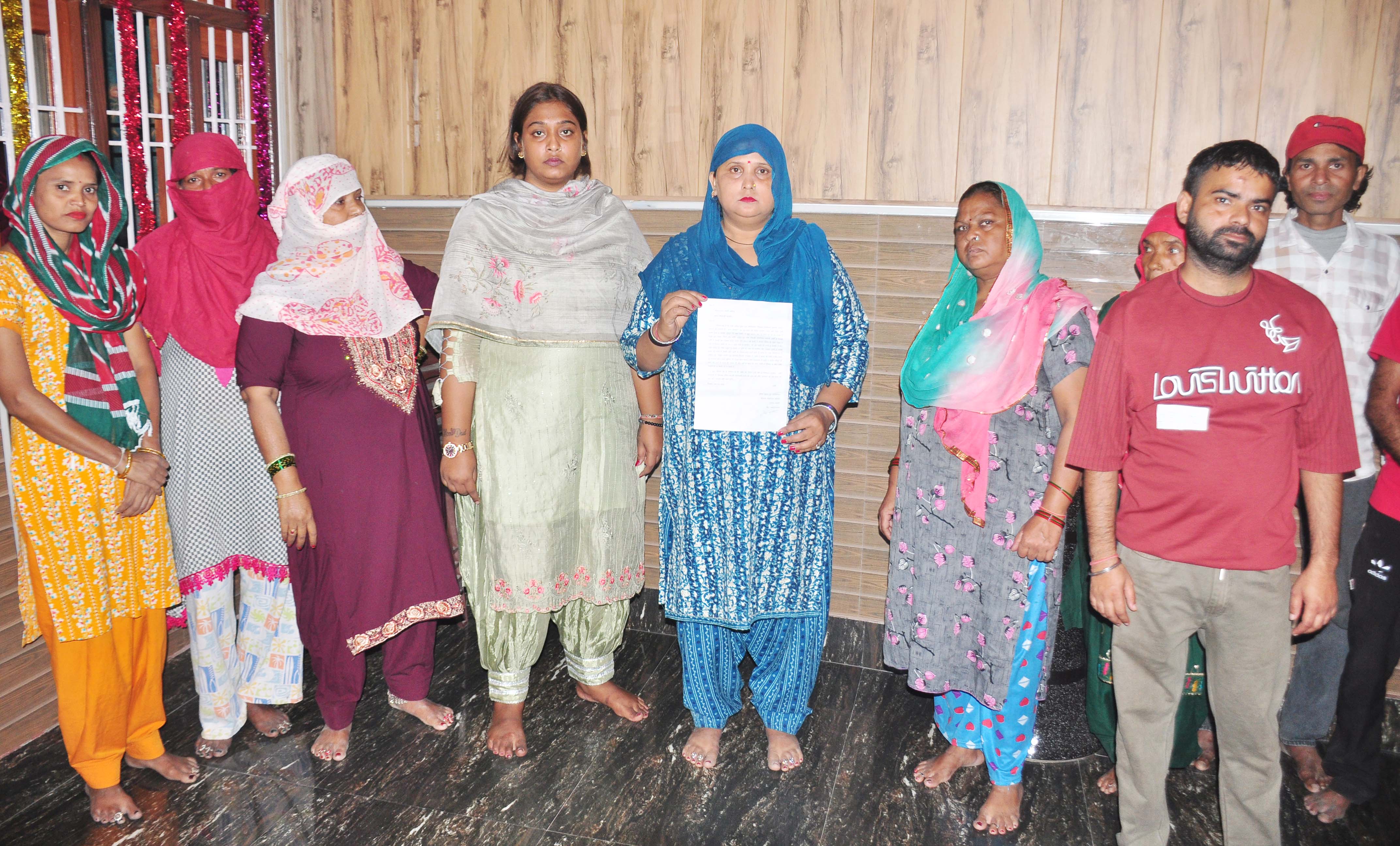 शामली: मोहल्ला पंसारियान में परिवार पर हमला, पीड़ितों ने पुलिस से सुरक्षा की मांग की