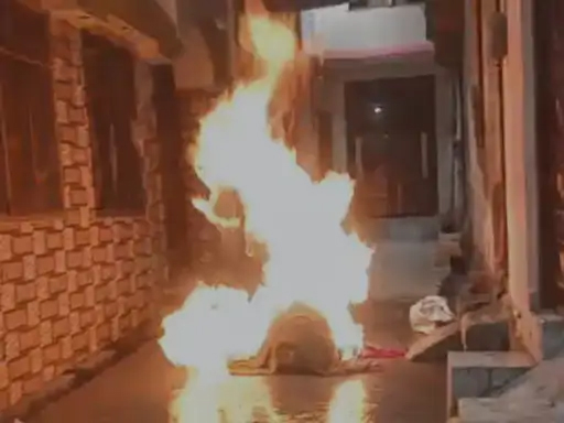 मुजफ्फरनगर: पुरकाजी के मोहल्ला हलवाईयान में खाना बनाते समय सिलेंडर में लगी आग, बड़ा हादसा टला
