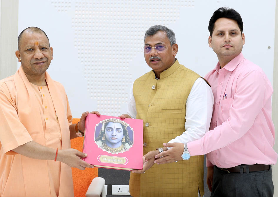 महापौर डॉ. अजय कुमार ने सीएम योगी से की मुलाकात, प्रतिमा स्थापना व नामकरण की स्वीकृति मांगी