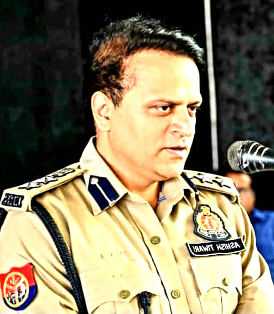 सहारनपुर के रेनबो स्कूल में मिशन शक्ति 5.0 कार्यक्रम में पुलिस ने छात्राओं को सफलता के गुर बताए