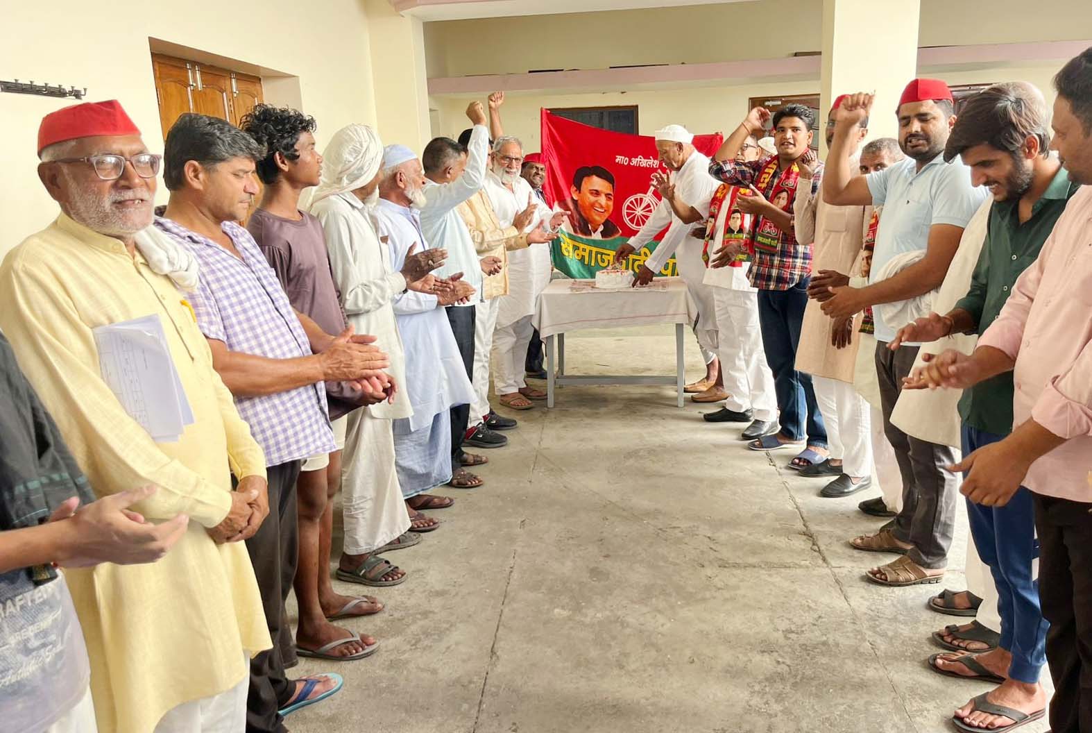 लोकतंत्र और समाजवाद की गारंटी है समाजवादी पार्टी — 33वां स्थापना दिवस धूमधाम से मनाया गया