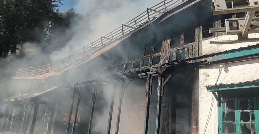 शिमला में 135 साल पुराने लॉज में भीषण आग, जलकर राख, कुछ माह पहले हुई थी फ़िल्म की शूटिंग