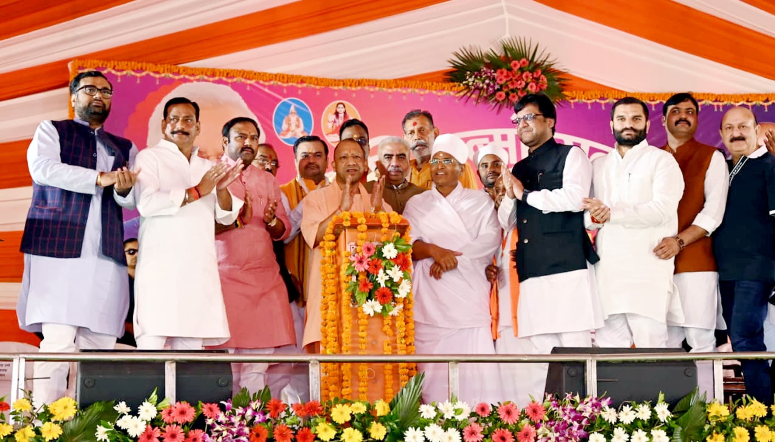 मुख्यमंत्री योगी आदित्यनाथ ने लखीमपुर खीरी के मुस्तफाबाद का नाम बदलकर कबीरधाम किया, बोले– छुआछूत रही हमारी गुलामी का कारण
