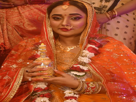 सोलह श्रृंगार में रानी चटर्जी का करवा चौथ स्पेशल लुक, सुहागिनों को दी शुभकामनाएं