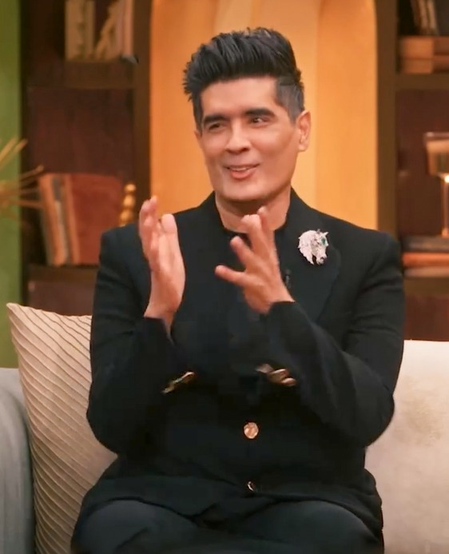 काजोल ने शुरू किया स्नीकर्स-विद-लहंगा का ट्रेंड, मनीष मल्होत्रा ने किया खुलासा