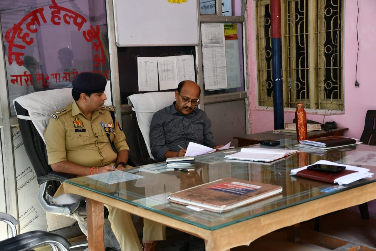मुज़फ्फरनगर कोतवाली में समाधान दिवस का आयोजन, डीएम ने कहा- समस्याओं का हो गुणवत्तापूर्ण निस्तारण