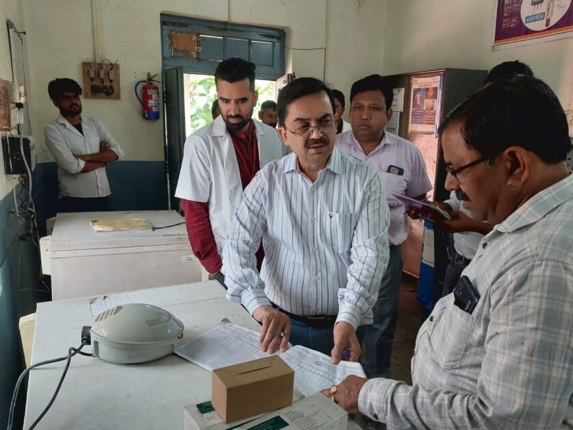 सीएमओ ने किया खतौली CHC का औचक निरीक्षण; स्वच्छता और गुणवत्तापूर्ण इलाज पर दिया जोर