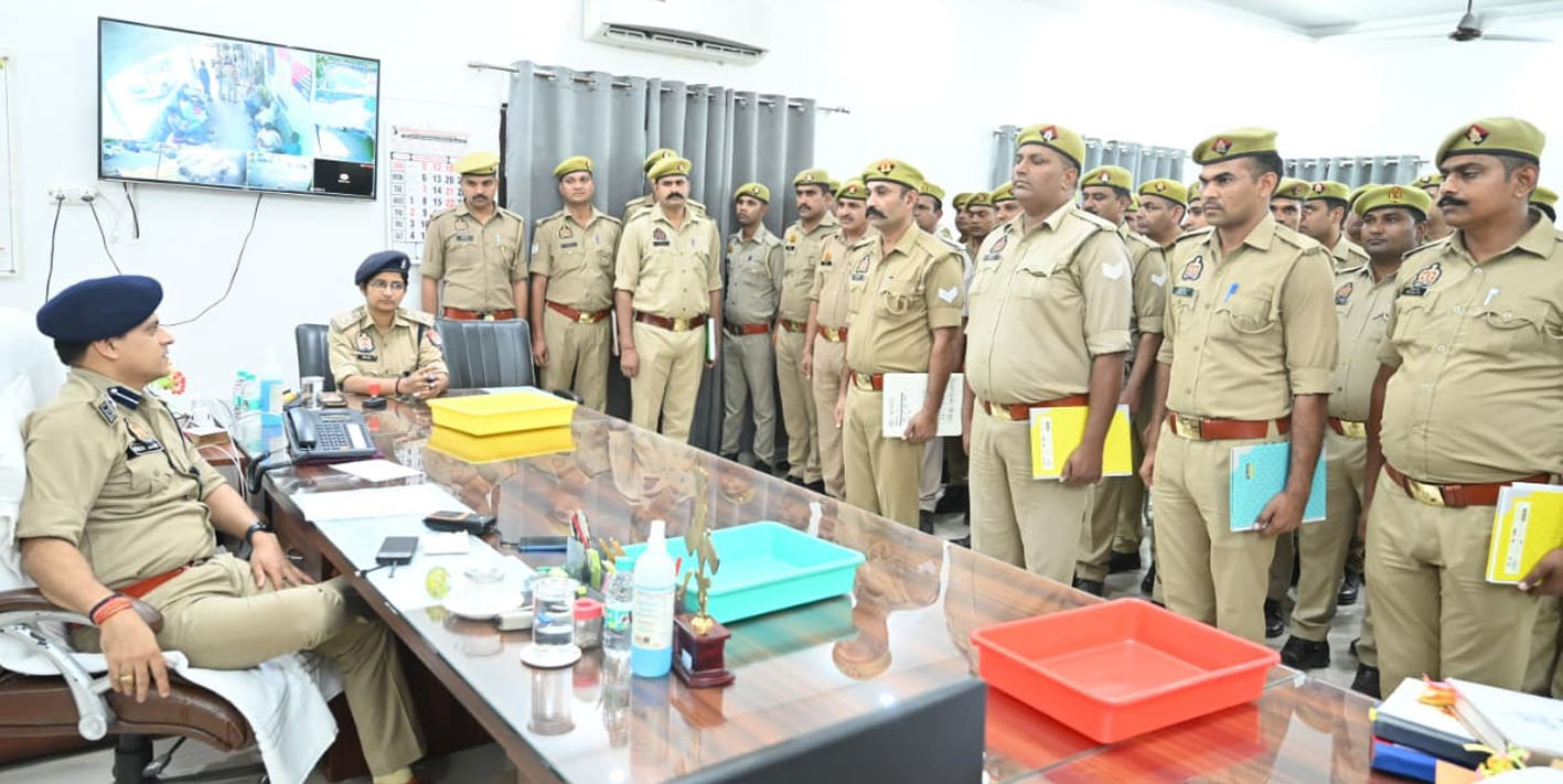 सहारनपुरः एसएसपी आशीष तिवारी ने बीट प्रणाली की समीक्षा की, उत्कृष्ट प्रदर्शन पर चार पुलिसकर्मी सम्मानित
