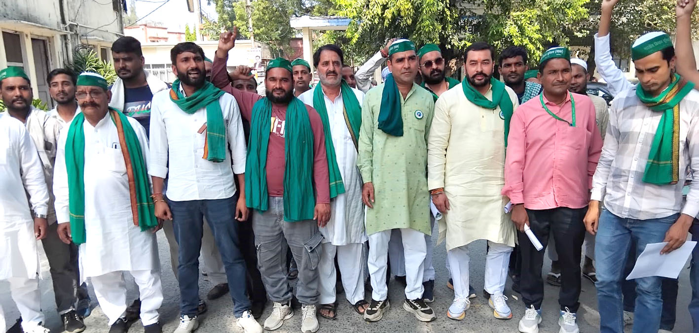 सहारनपुर में किसानों का प्रदर्शन, भाकियू (रक्षक) ने डीएम को सौंपा ज्ञापन