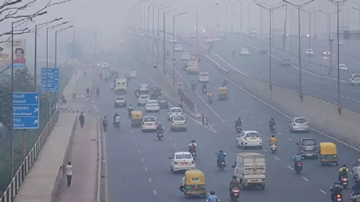 NCR में दिवाली के बाद हवा हुई 'जहरीली', नोएडा देश में सबसे प्रदूषित; यूपी के प्रमुख जिलों में भी बिगड़ी स्थिति