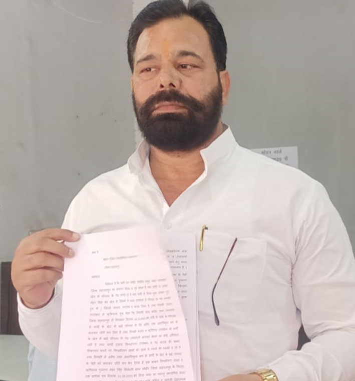 सहारनपुर में पूर्व प्रधान ने पेड़ चोरी मामले में डीआईजी से कार्रवाई की मांग 