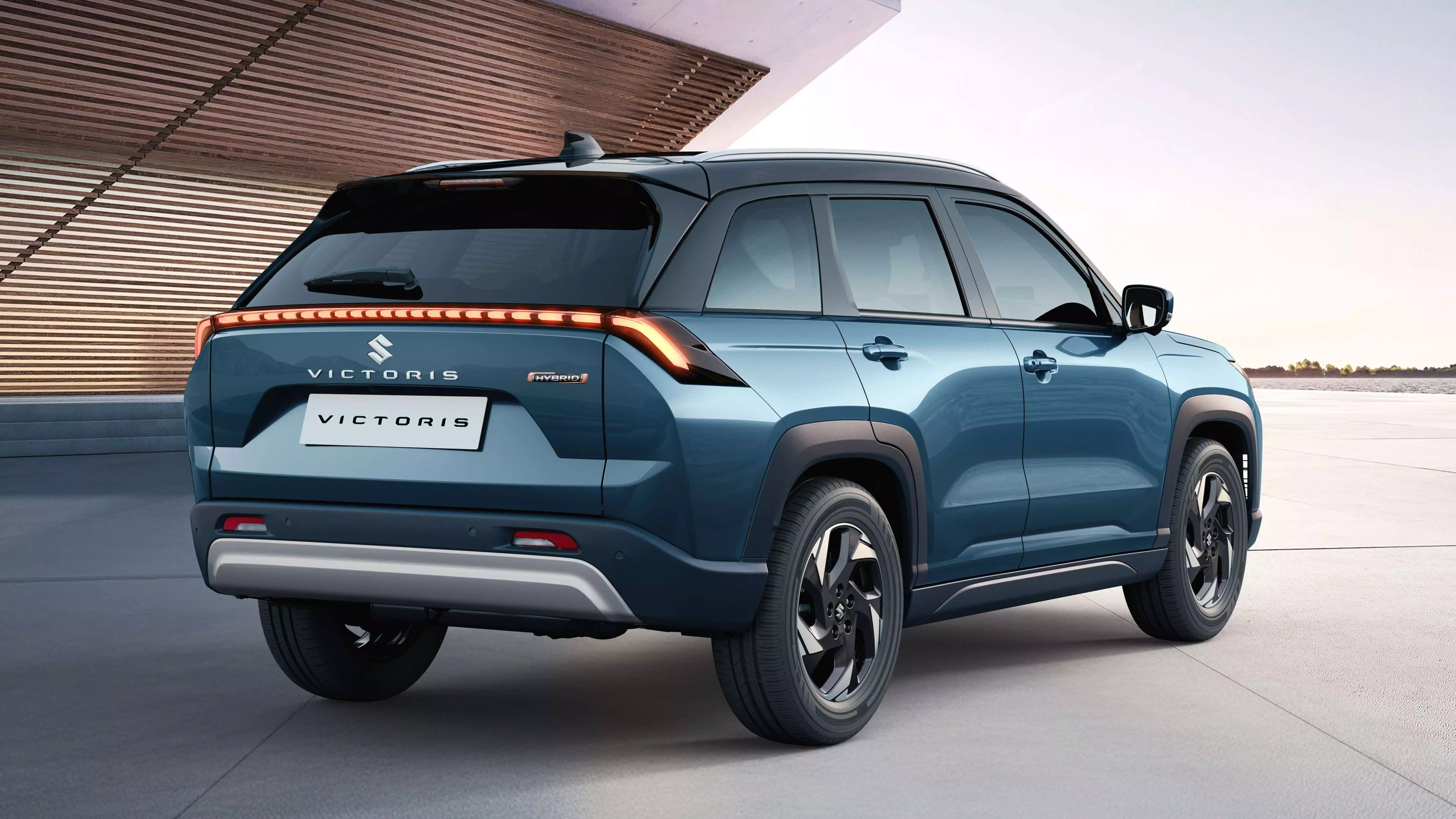 Maruti Victoris Hybrid SUV का नया अपडेट आया सामने, बढ़ी कीमतों के बावजूद लोगों में जबरदस्त डिमांड, जानिए फीचर्स और माइलेज डिटेल